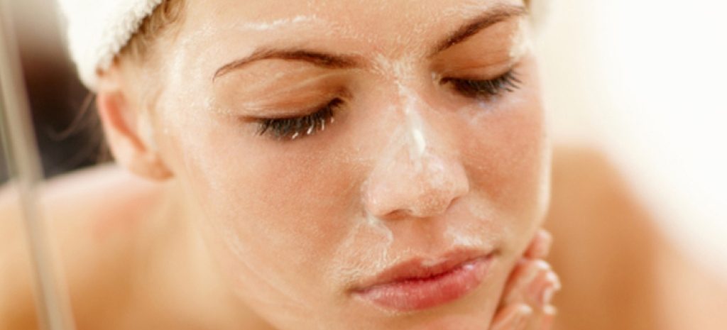 Как очистить кожу лица: этапы, правила и средства